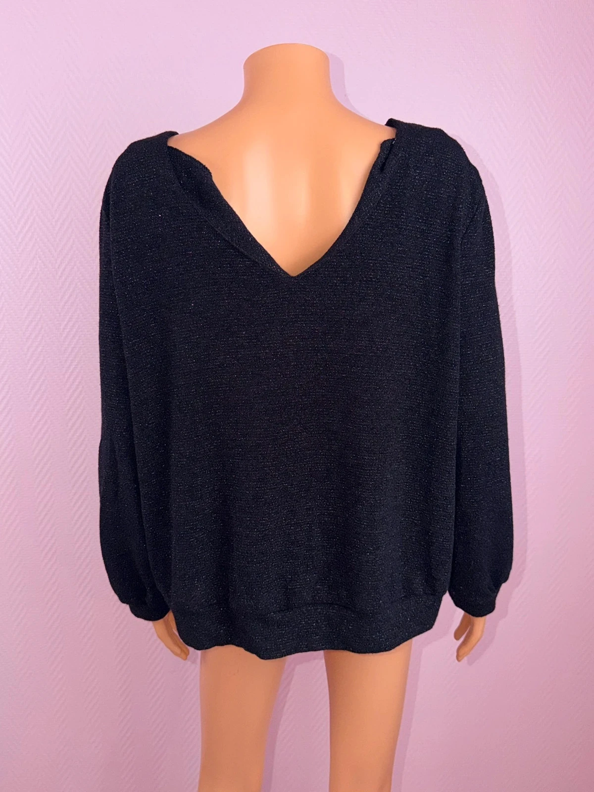 Shiny pull-style women's t-shirt, lightweight, never worn – photo 5